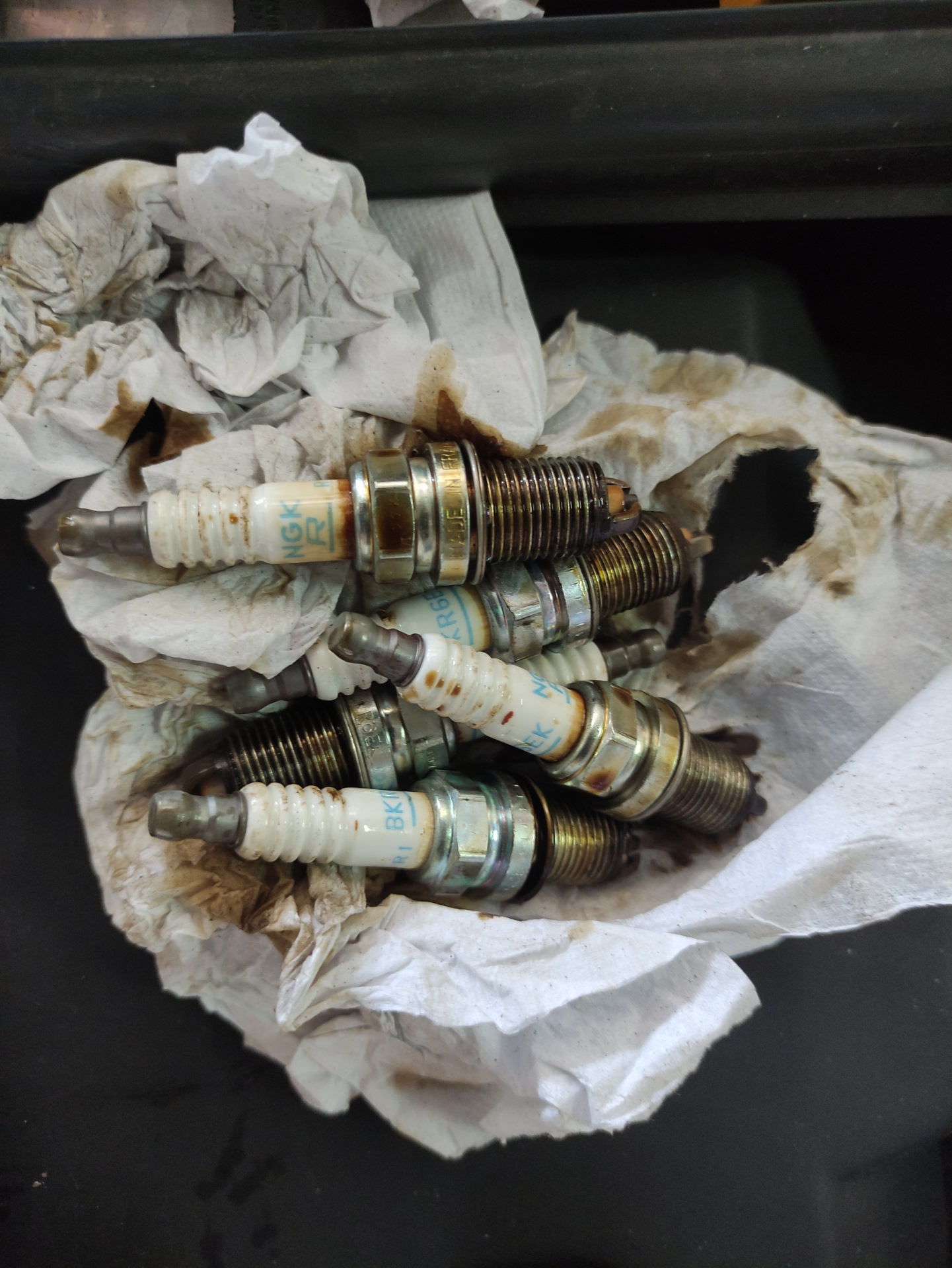 Свечи и колодцы в масле — BMW 5 series (E34), 2,5 л, 1994 года ...