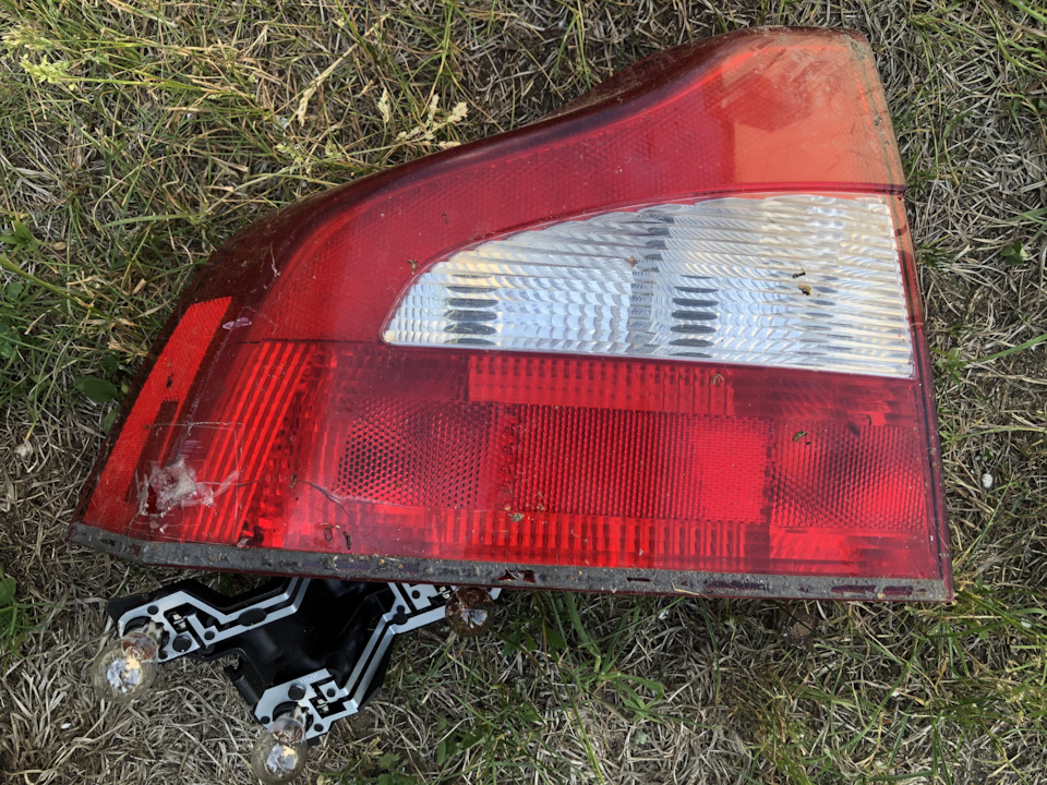 Разгружаю гардероб. Хлам, но вдруг кому пригодится. — Volvo XC70 III, 2 ...