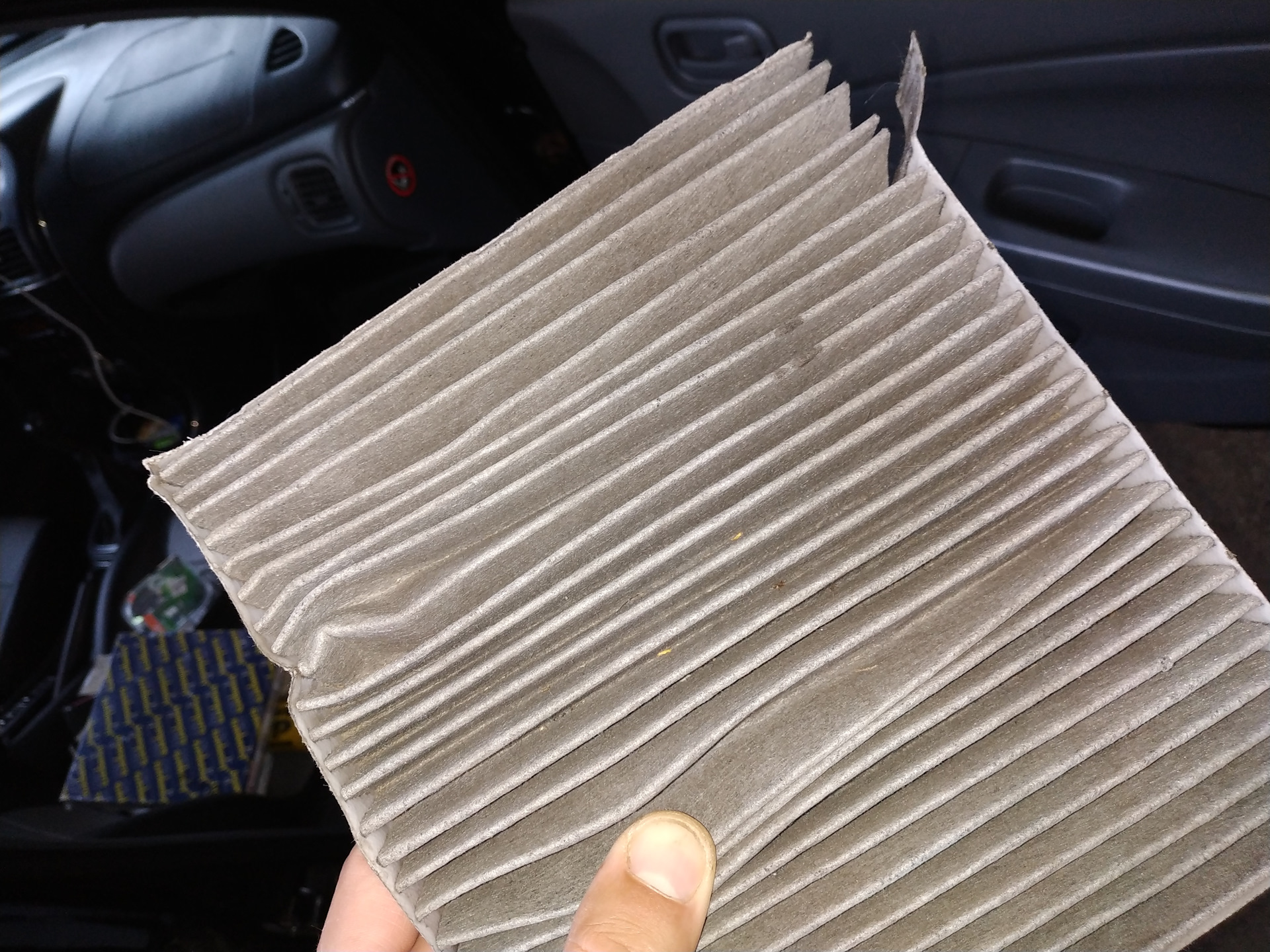 Замена салонного фильтра — Nissan Almera Classic (B10), 1,6 л, 2007 ...