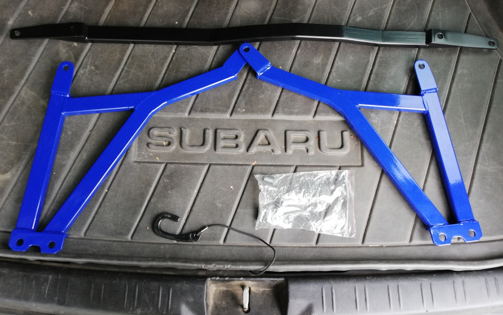 Распорки в крылья subaru