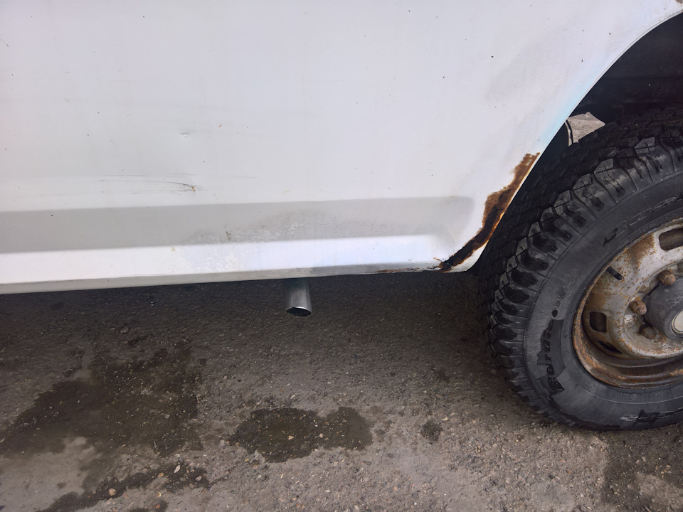 Выхлоп в бок, минус вес — Nissan Urvan (E24), 2,5 л, 1990 года | своими ...