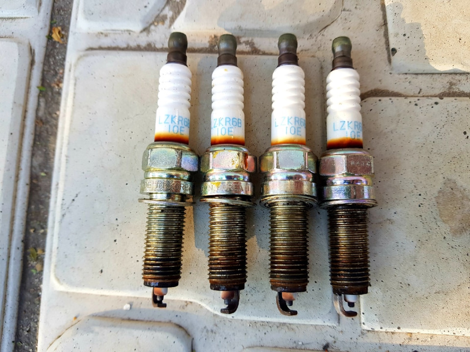 №38 Замена свечей — Hyundai Solaris, 1,4 л, 2012 года | своими руками ...