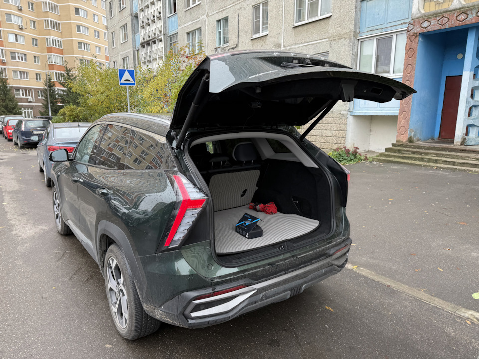 Ты видишь регистратор? А он есть. — Geely Atlas (2G)