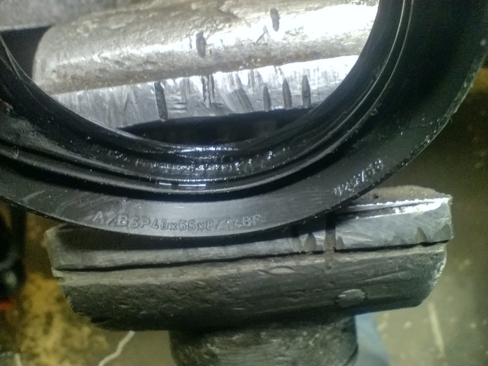 Замена сальника привода и масла в коробке — Lada Ларгус, 1,6 л, 2017 ...