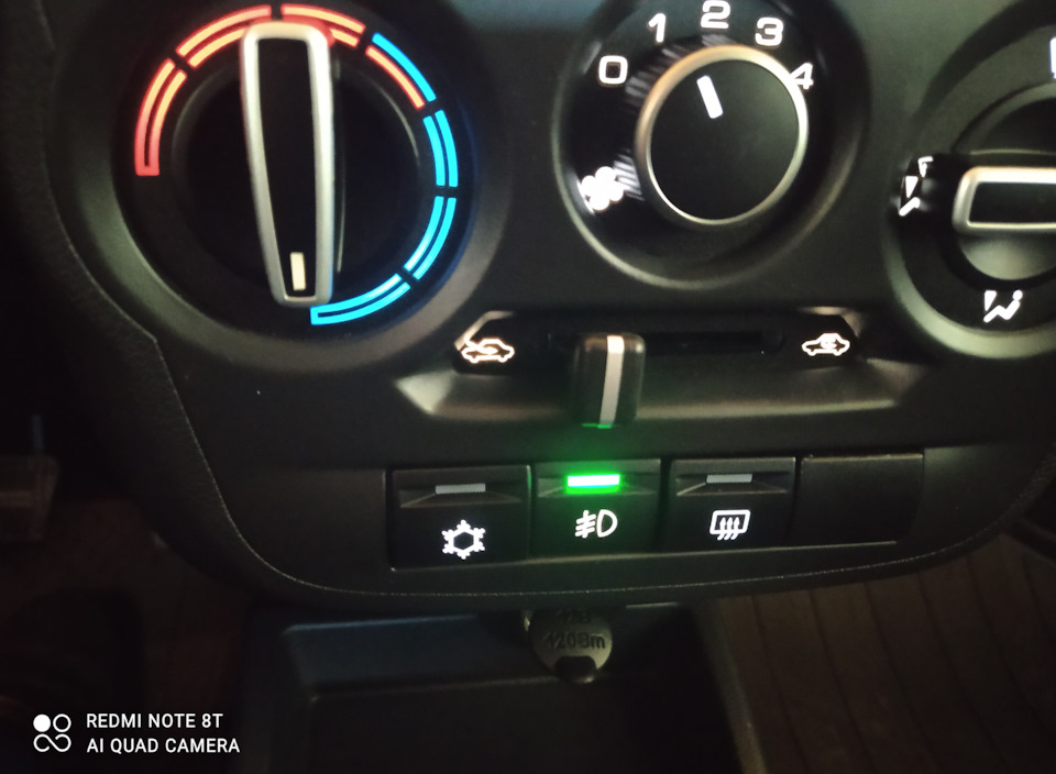 Установка и подключение ПТФ — Lada Гранта Лифтбек (2-е поколение), 1,6 ...