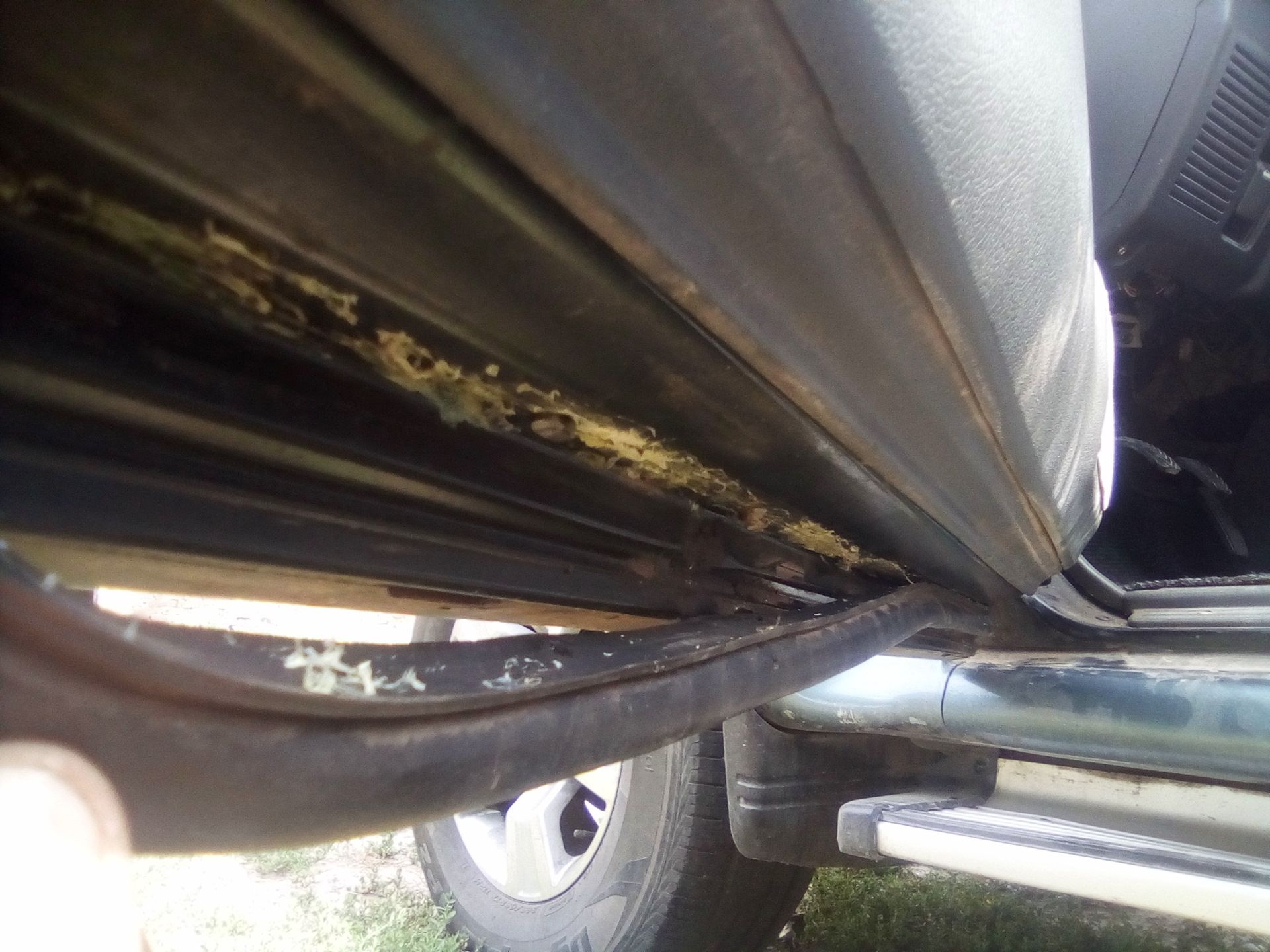 Уплотнитель заднего бокового стекла мицубиси паджеро спорт 1. Уплотнитель паджеро 2. Уплотнитель паджеро 2. Уплотнитель паджеро 2. Pajero 2 уплотнитель дверей.