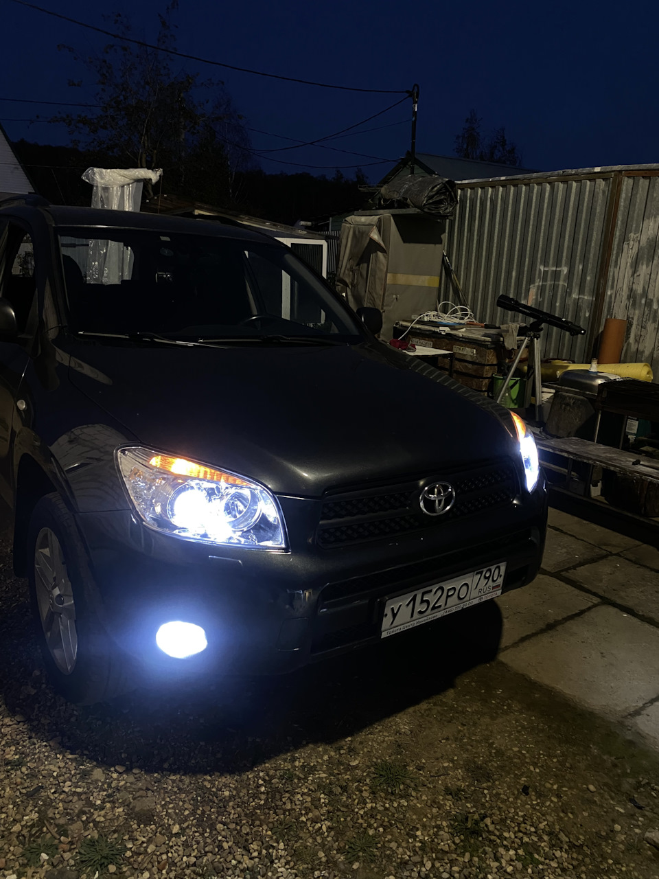 Замена фар — Toyota RAV4 (III), 2 л, 2006 года | запчасти | DRIVE2
