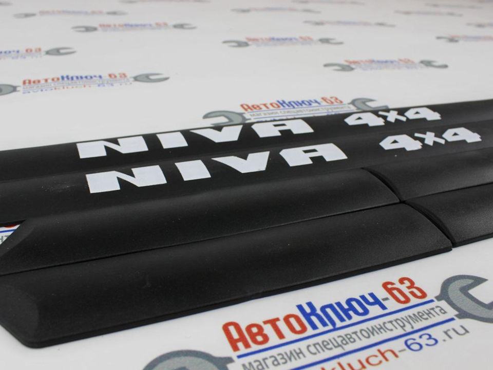 Молдинги с надписью NIVA 4X4 резиновые на двери — АвтоКлюч-63 на DRIVE2