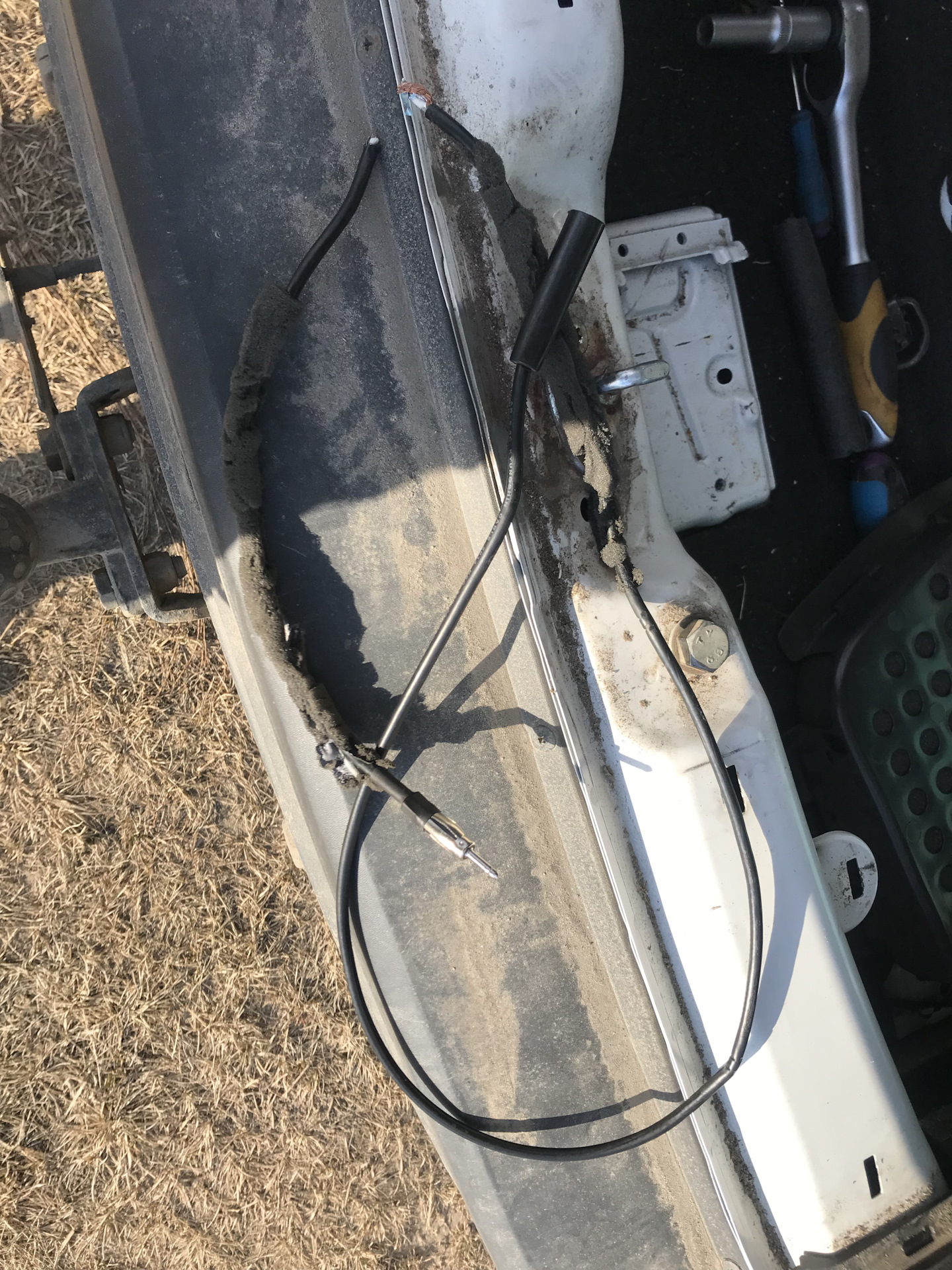 Плохой приём радио. Замена удлинителя антенного кабеля — Chevrolet ...