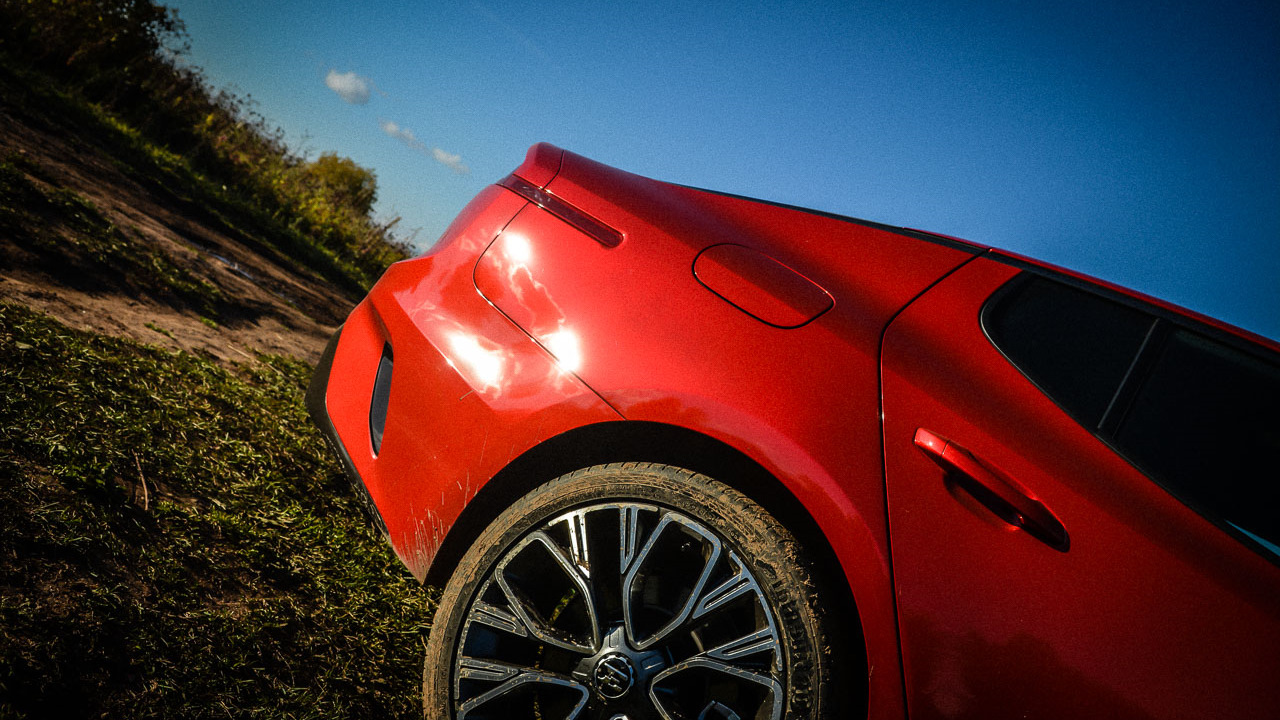 Kia Stinger gt красный