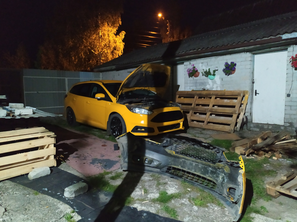 ST бампер (передний) — Ford Focus Wagon III, 1,6 л, 2016 года | тюнинг ...