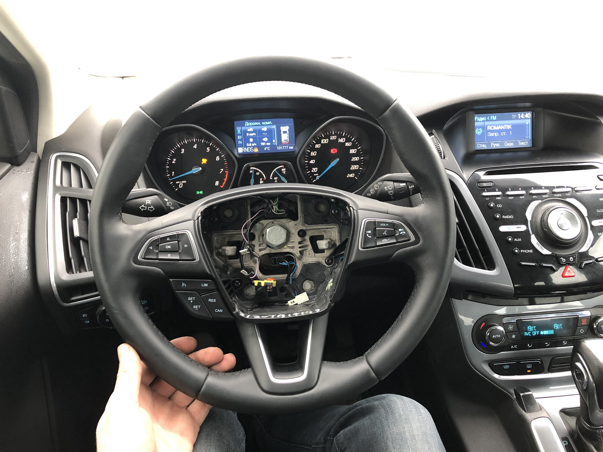 Кнопка подогрева руля форд мондео 4. Фокус 3 подогрев руля. Подогрев руля форд фокус 2. Форд фокус 3 где подогрев руля. Кнопка обогрева руля форд фокус 3.