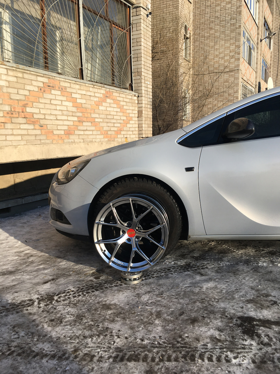 Opel Astra j седан r18