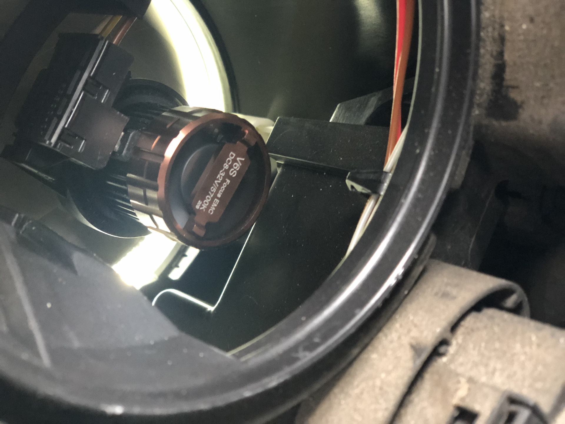 Замена ламп ходовых огней/дальнего света — Volkswagen Multivan (T5), 2 ...