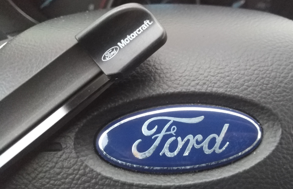 Логотип присутствует — Ford Focus Hatchback III