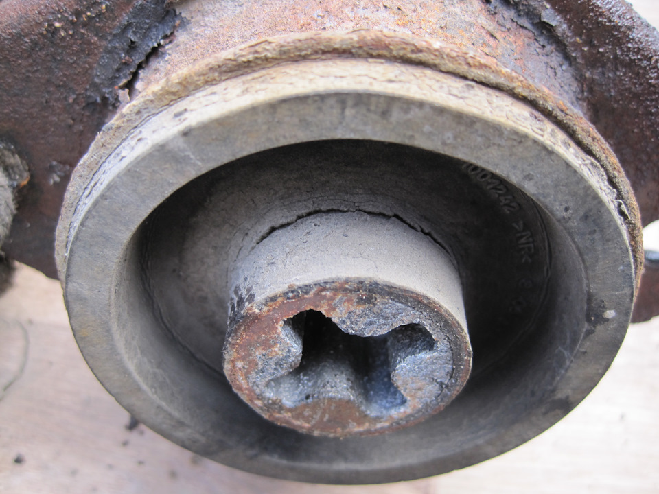 rAAAAgKUPeA 960 Как открутить подушку двигателя приора