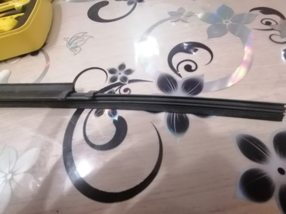 Замена резинок в дворниках — Toyota Avensis III, 1,8 л, 2009 года ...