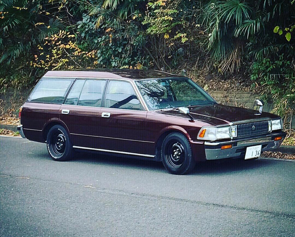 toyota crown s130 wagon