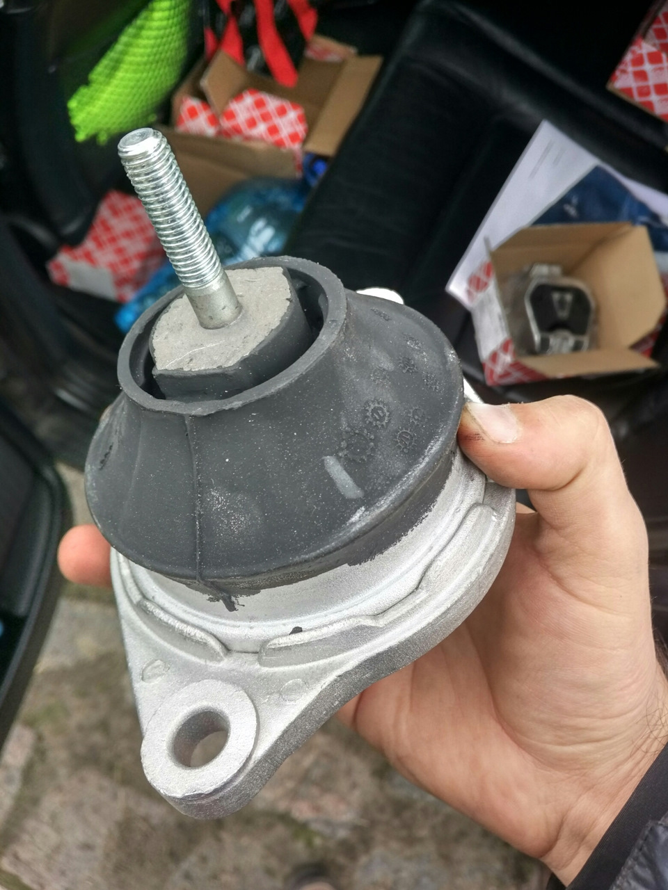 Подушка двигателя — Audi A6 (C4)