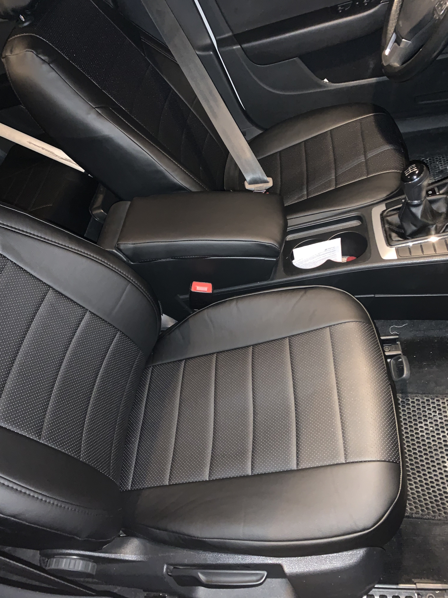 Экокожа чехлы для любимки — Volkswagen Passat B7, 1,4 л, 2012 года ...
