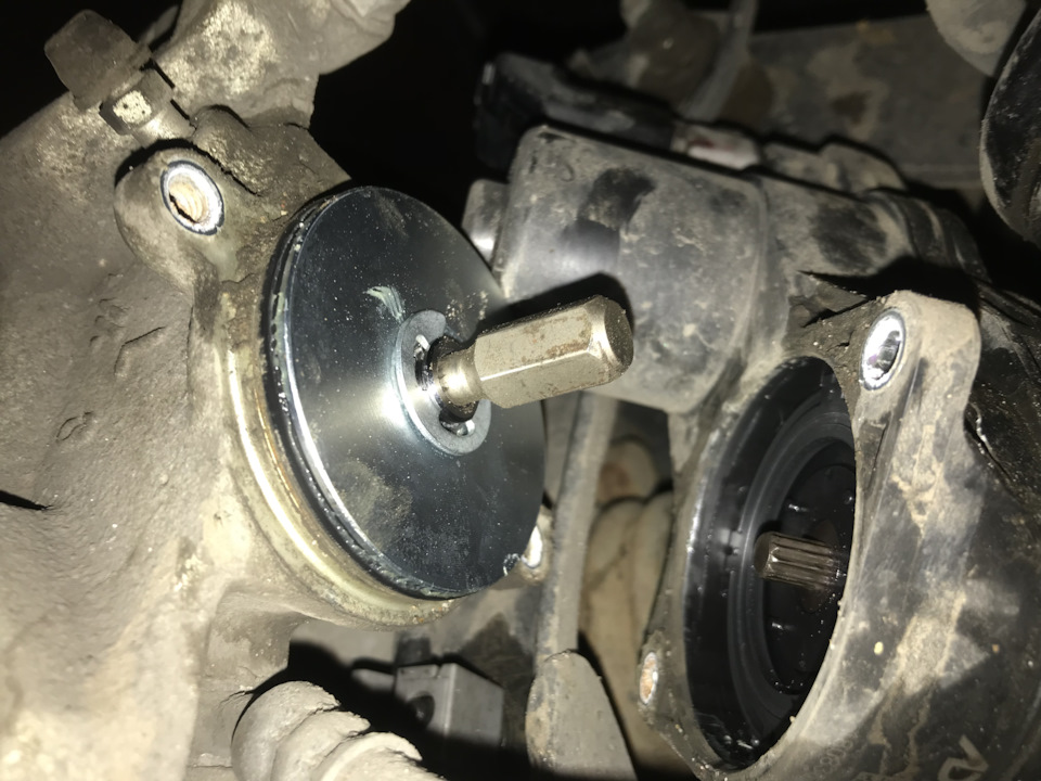 Электро ручник, или замена тормозных колодок своими руками без ...