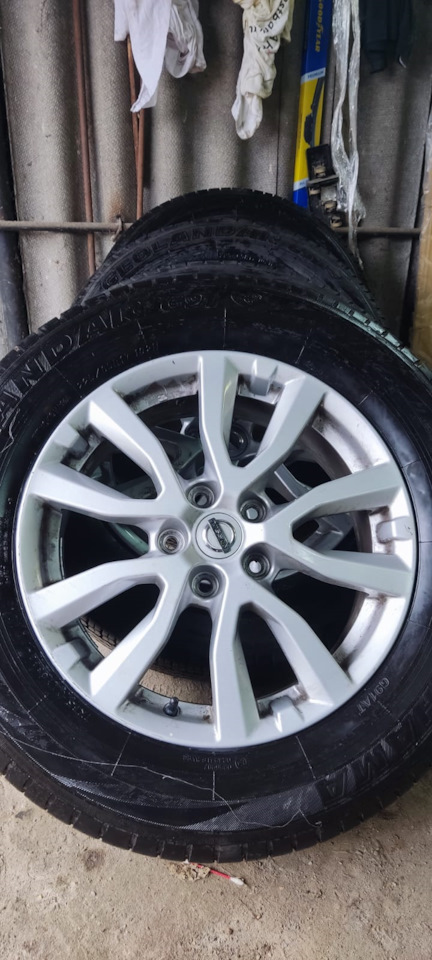 Шины летние Yokohama 225/65 R17, литые диски nissan 7Jx17 ET45 5x114,3 ...