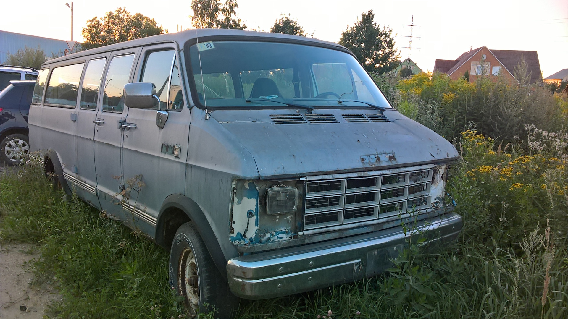 Chevrolet van dodge Ram van