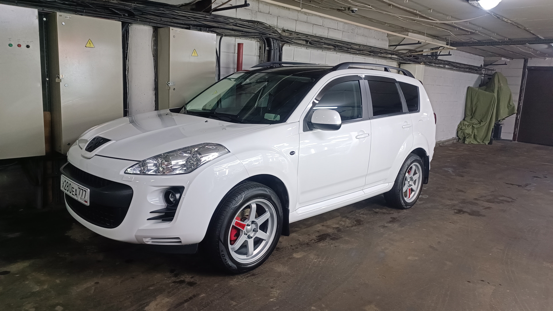 Peugeot 4007 2.4 бензиновый 2011 | Снежок... на DRIVE2