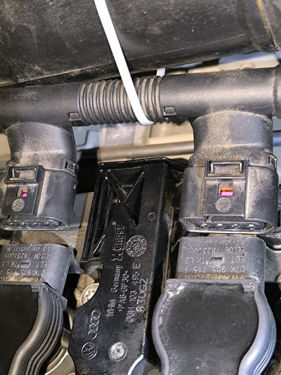 старая орига — Skoda Yeti. Запчасти на фото: 78231005