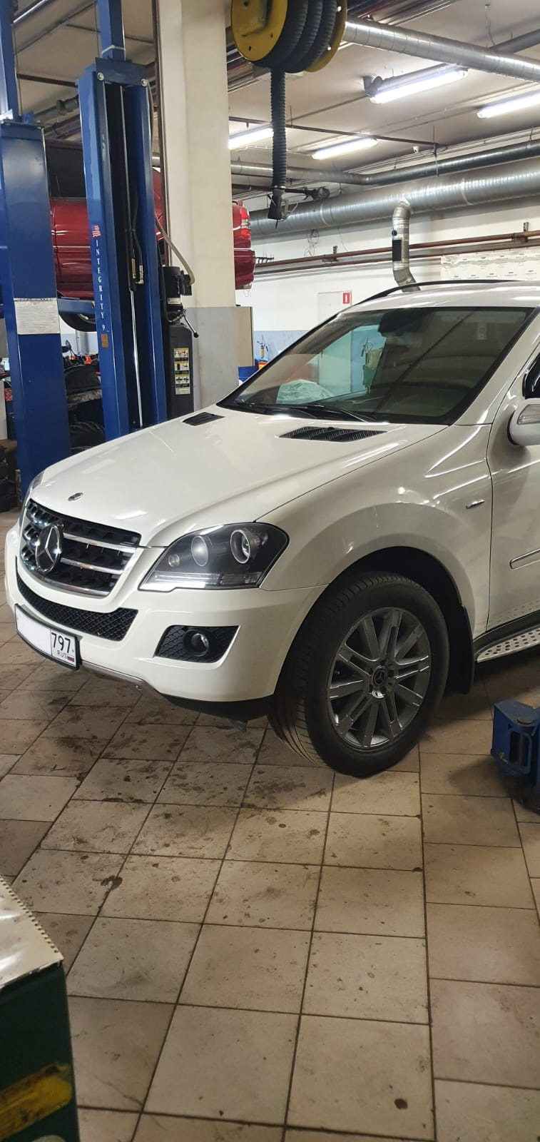 Замена задних пружин Mercedes-Benz ML 350 W164 — Alarm Service на DRIVE2