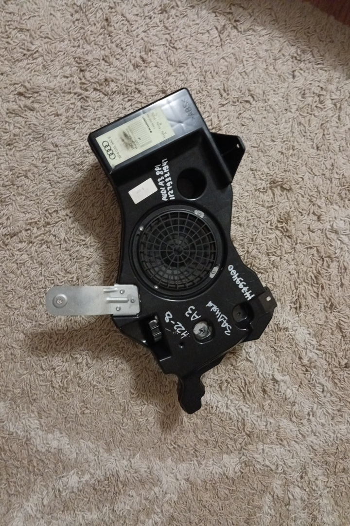 Крепление штатного сабвуфера — Volkswagen Tiguan (2G), 1,4 л, 2020 года ...