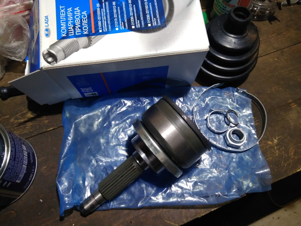 Замена внешнего ШРУСа (слева) — Lada 4x4 3D, 1,7 л, 2010 года | своими ...