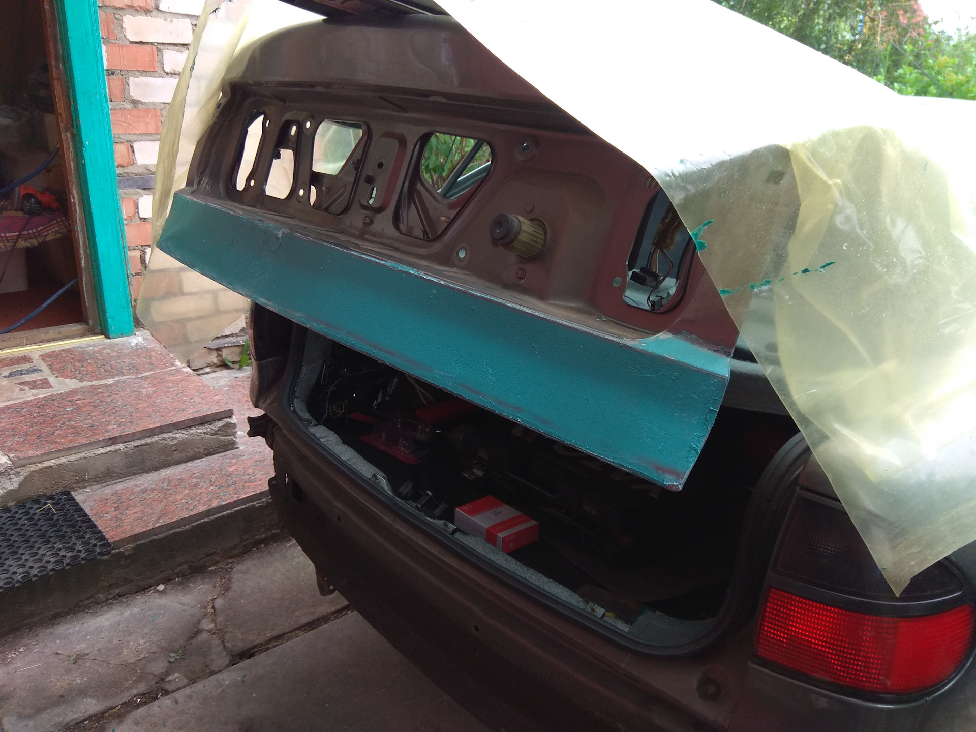 Как снять крышку багажника с универсала Ремонт крышки багажника - Renault Laguna I, 1,8 л, 1997 года кузовной ремонт DRI