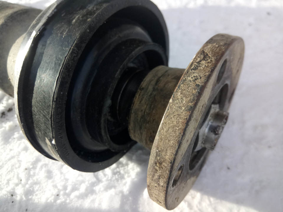 Подвесной подшипник от старой газели — Nissan Datsun (D21), 2,7 л, 1992 ...