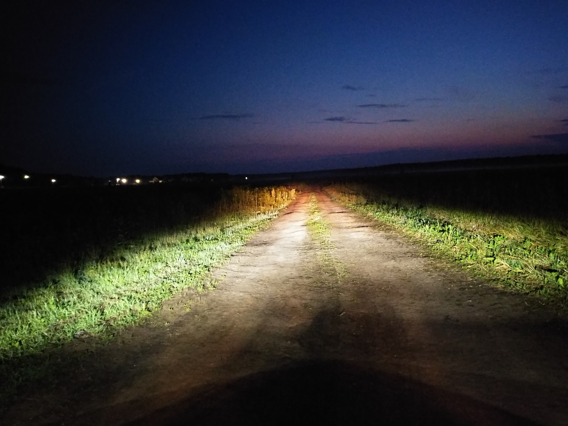 Ночь дорога свет фар
