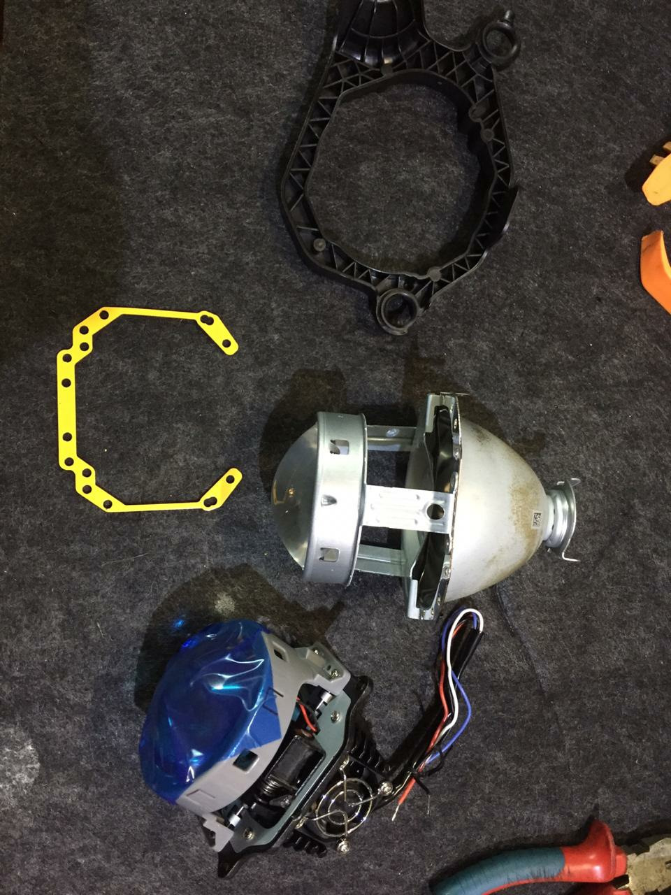 Biled aozoom a17 на мазда 6. Установка линз aozoom. Дукато 290 билед линзы. Установка линз aozoom. Установка линз aozoom.