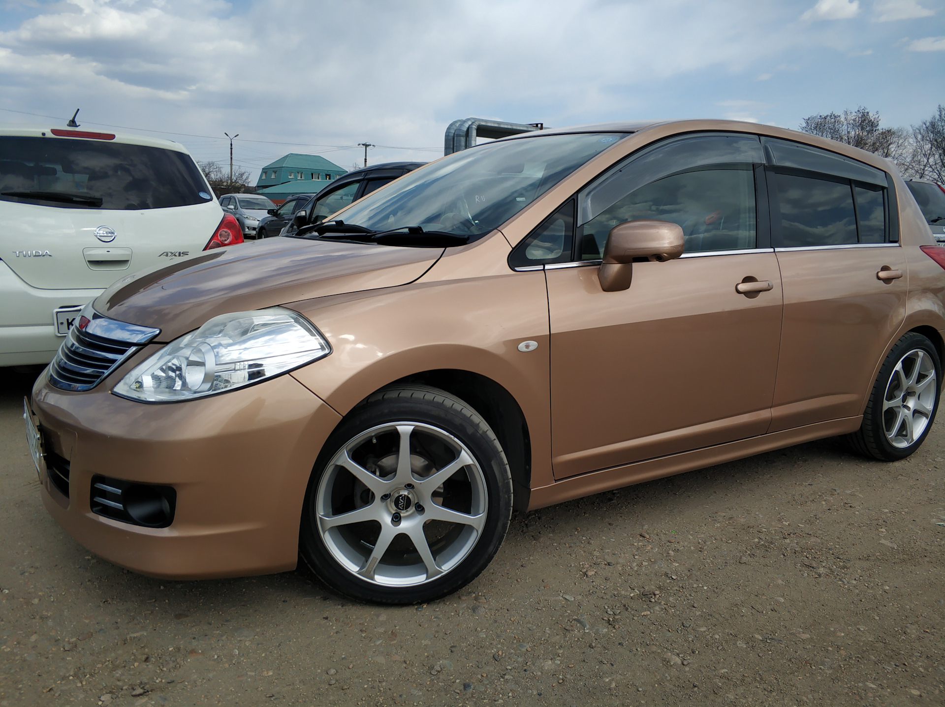 Nissan Tiida Nismo r