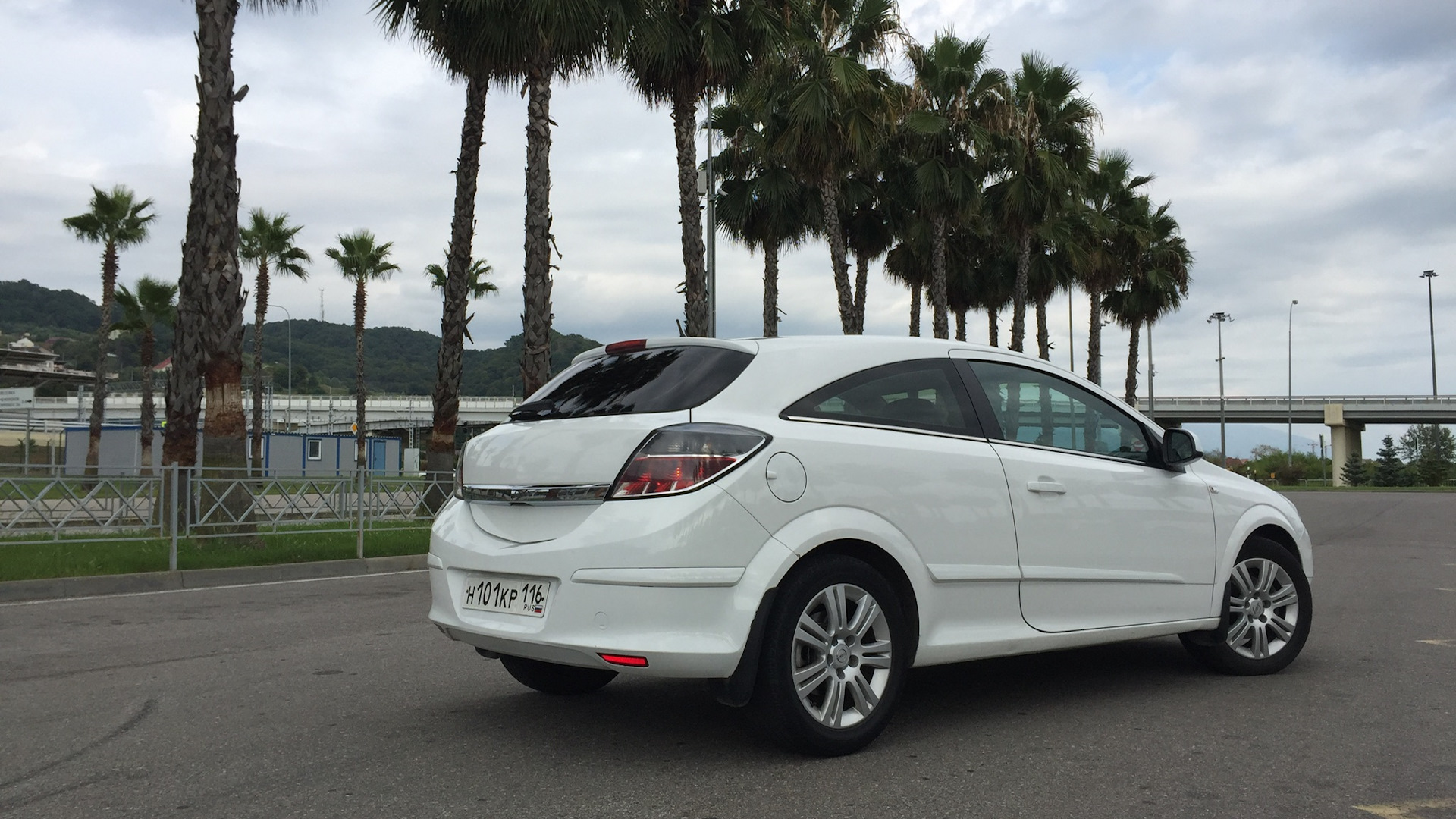 Opel Astra H GTC 1.8 бензиновый 2010 | на DRIVE2