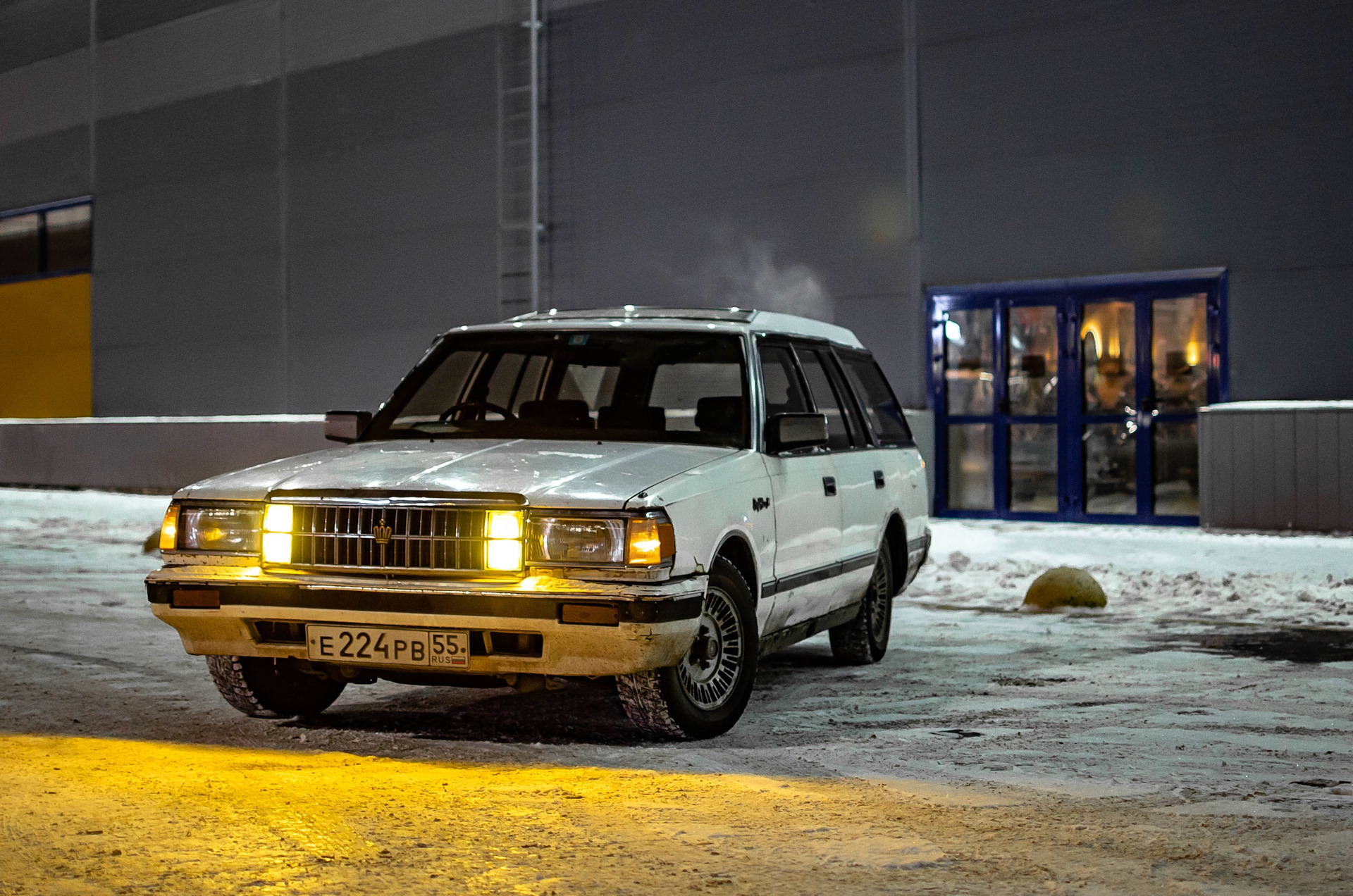 toyota crown s130 wagon