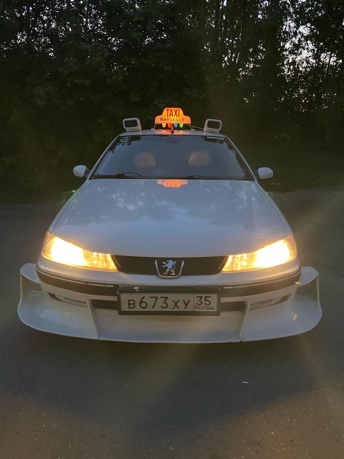 Шашки на машине. Peugeot 406 такси Марсель. Peugeot 406 Taxi белая. Пежо 406 клон такси. Peugeot 406 2001 такси.