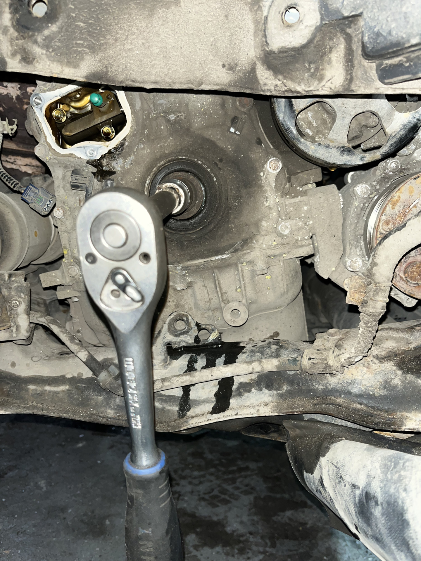 Замена распредвала, регулировка клапанов, сальник коленвала Хонда CR-V ...