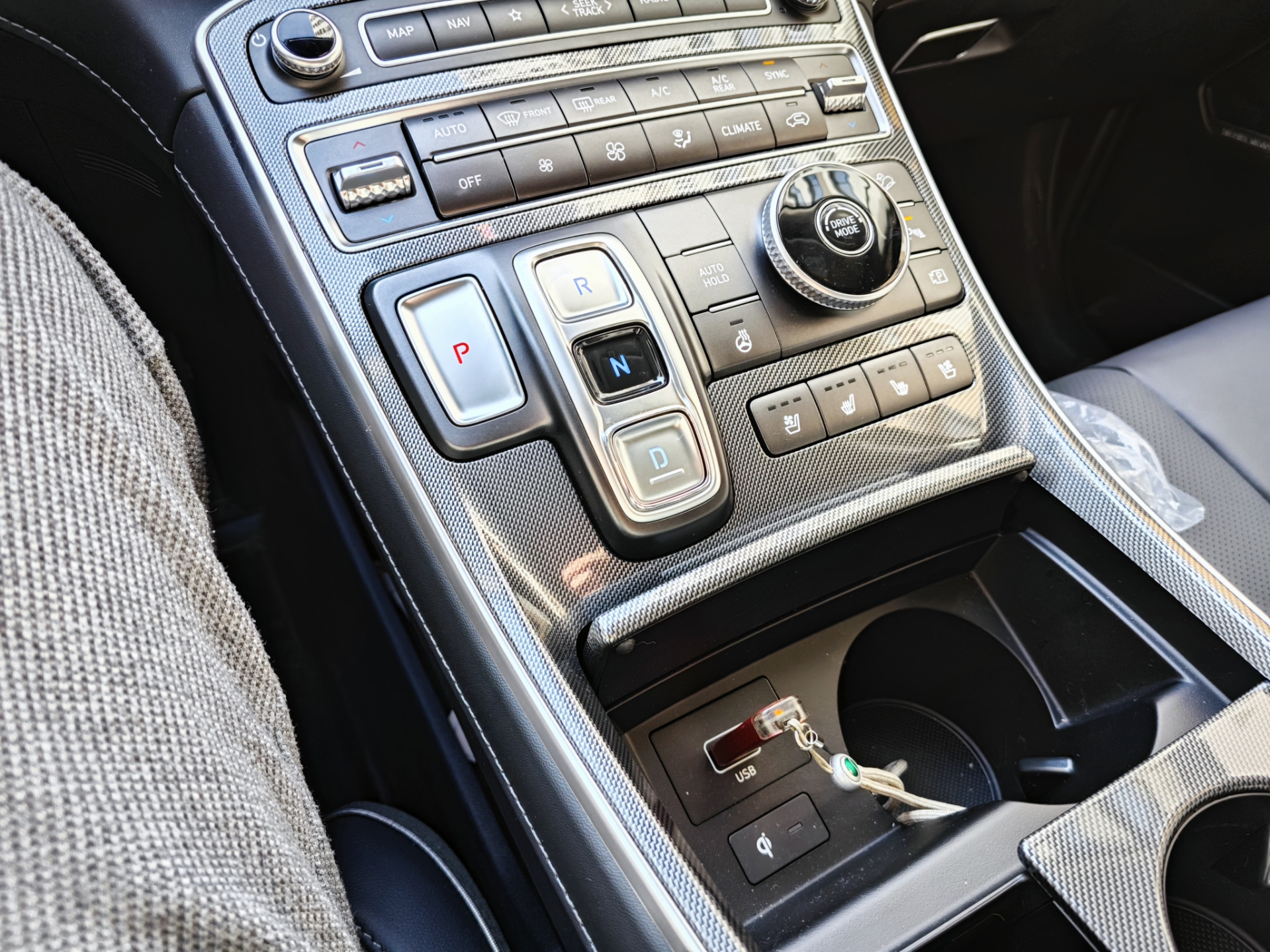 Щелчки в руле — Hyundai Santa Fe (4G), 2,5 л, 2023 года | обкатка | DRIVE2