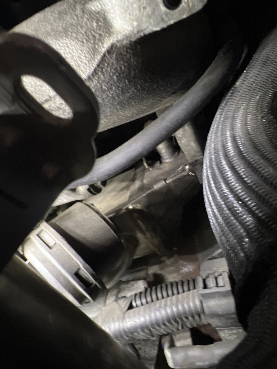 Лопнул трос — Renault Laguna III, 2 л, 2010 года | поломка | DRIVE2