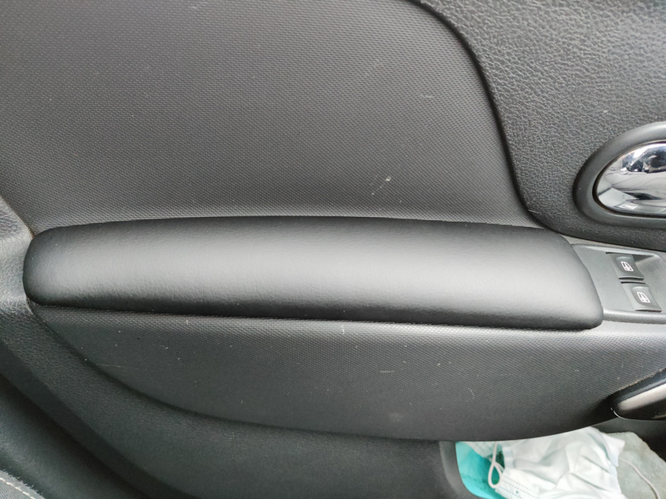 Накладка, мягкий подлокотник на дверные карты — Renault Logan (2G), 1,6 ...