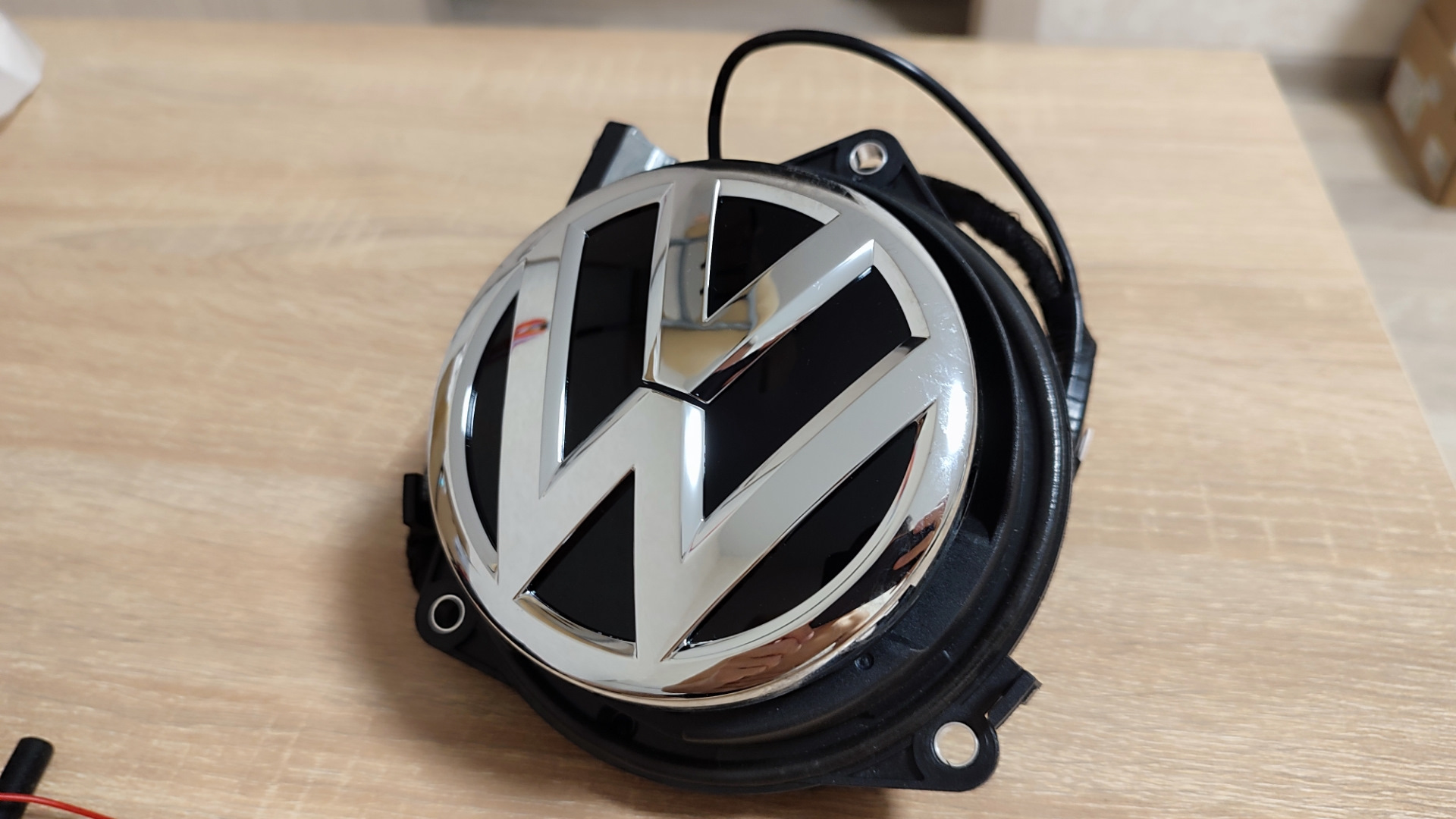 Камера заднего вида в значке — Volkswagen Passat B7, 1,8 л, 2012 года ...