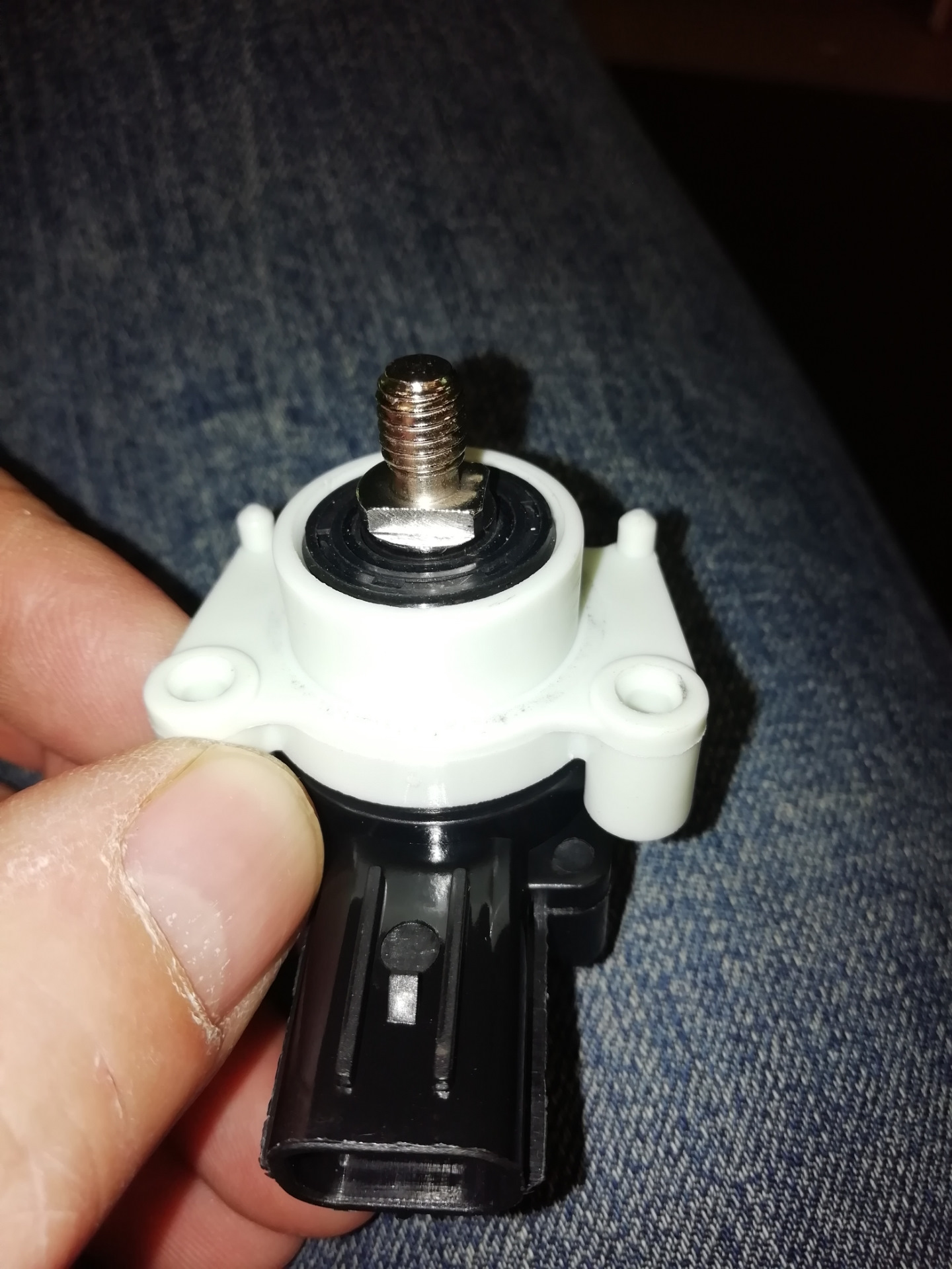 F30 ошибка корректора фар. Ошибка корректора фар. Корректор фар пежо. Датчик уровня корректора фар паджеро спорт 2 дизель. Корректор фар audi q5.