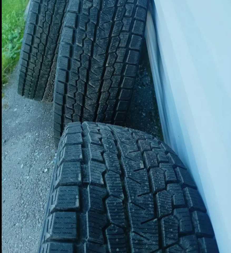 Шины зимние нешипованные Yokohama 235/70 R16 на Lada Niva Travel, УАЗ ...