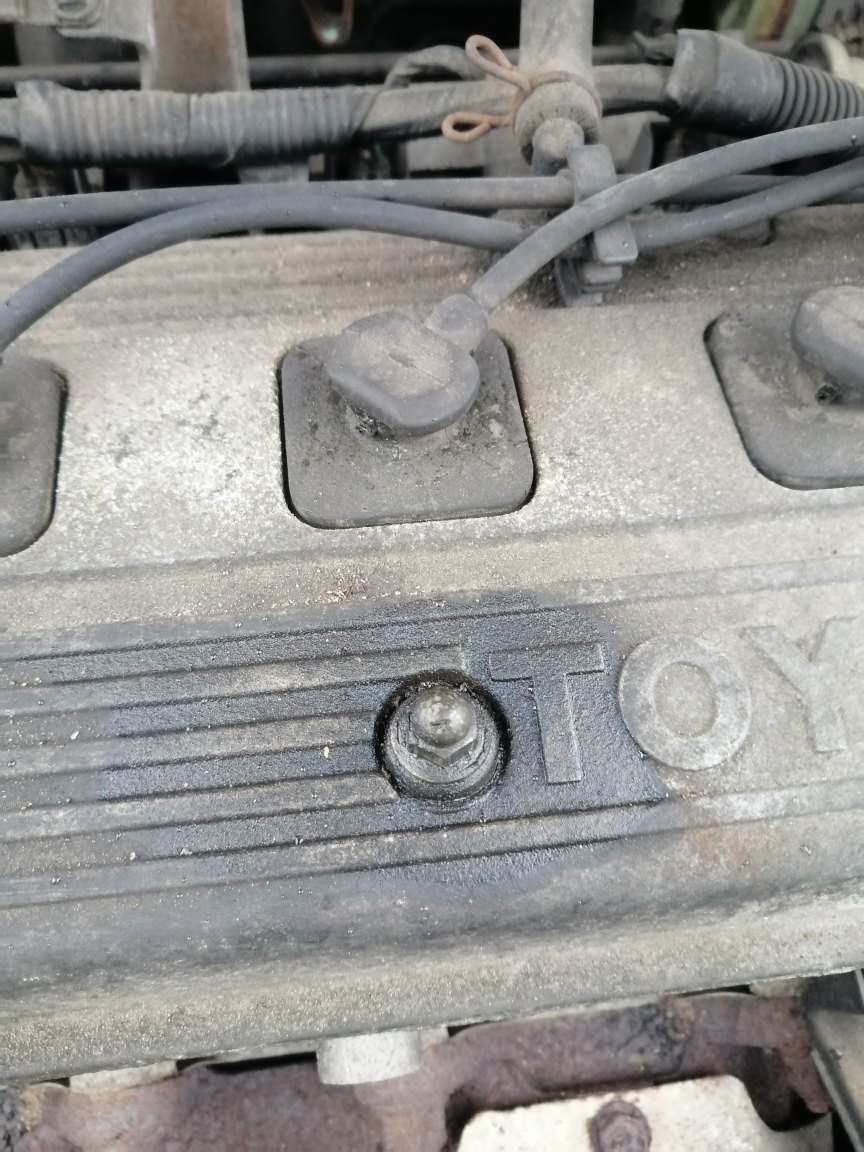 Потеет крышка клапанов — Toyota Starlet (90), 1,3 л, 1997 года | своими ...