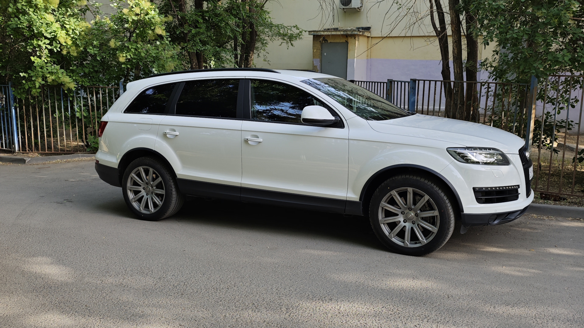 Audi Q7 (1G) 3.0 дизельный 2012 | Белый Кит на DRIVE2