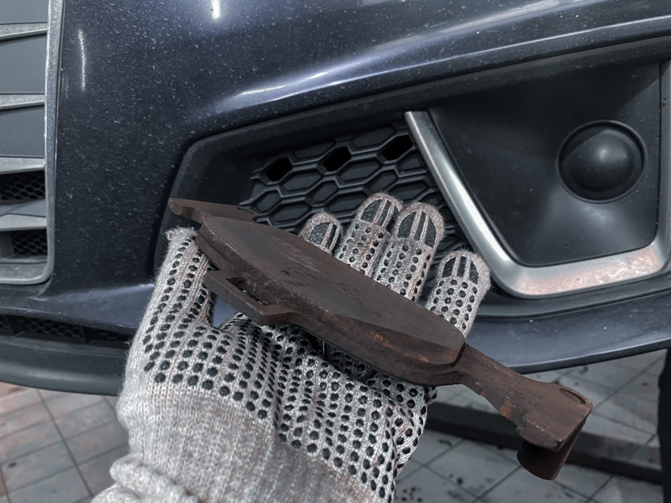 Audi A4 2.0TDI ( Замена тормозных колодок ) — Автосервис MOT Remworks ...